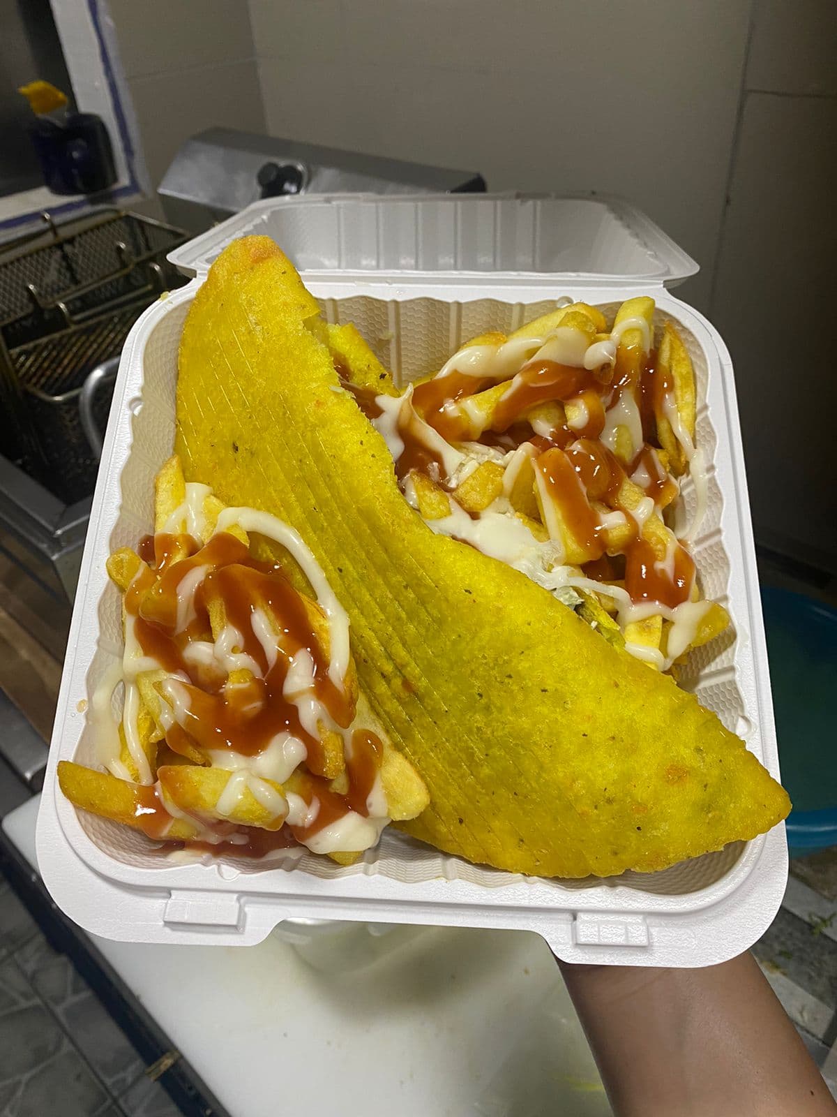 Empanada Bomba + Papas Fritas