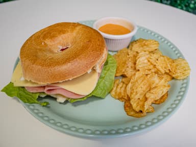 Bagel Clasico,