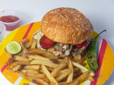 Hamburguesa Especial con papas a la Francesa