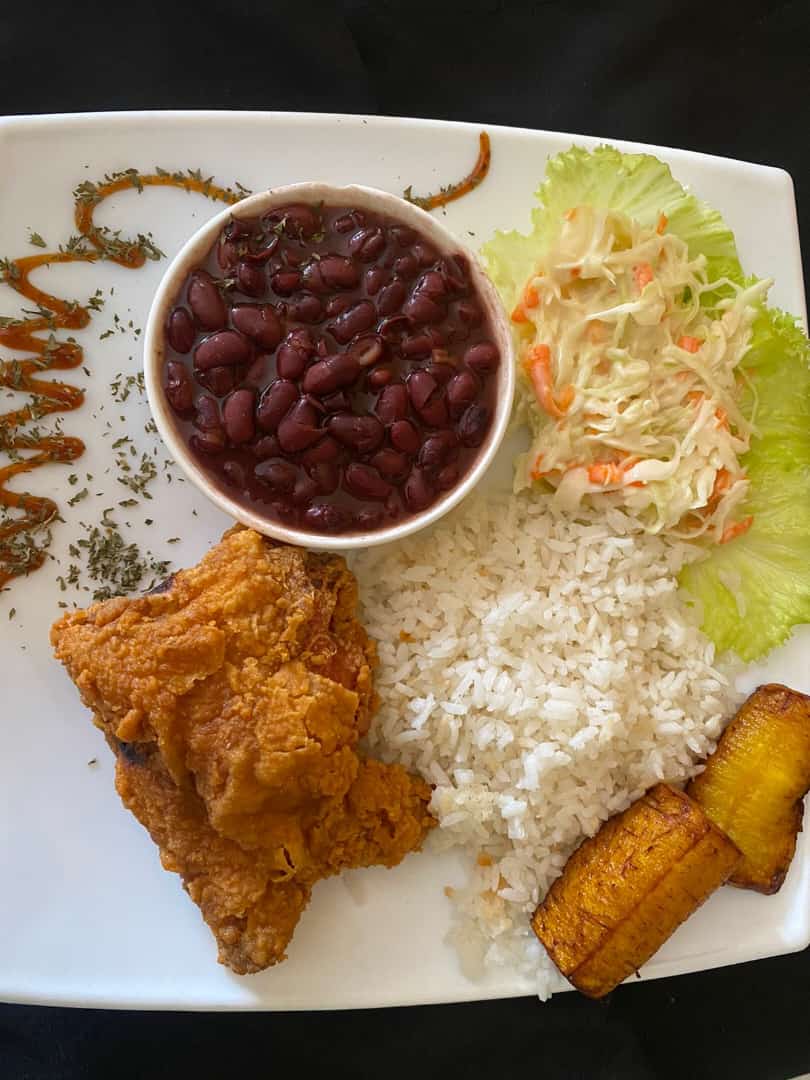 Casado con Pollo Frito