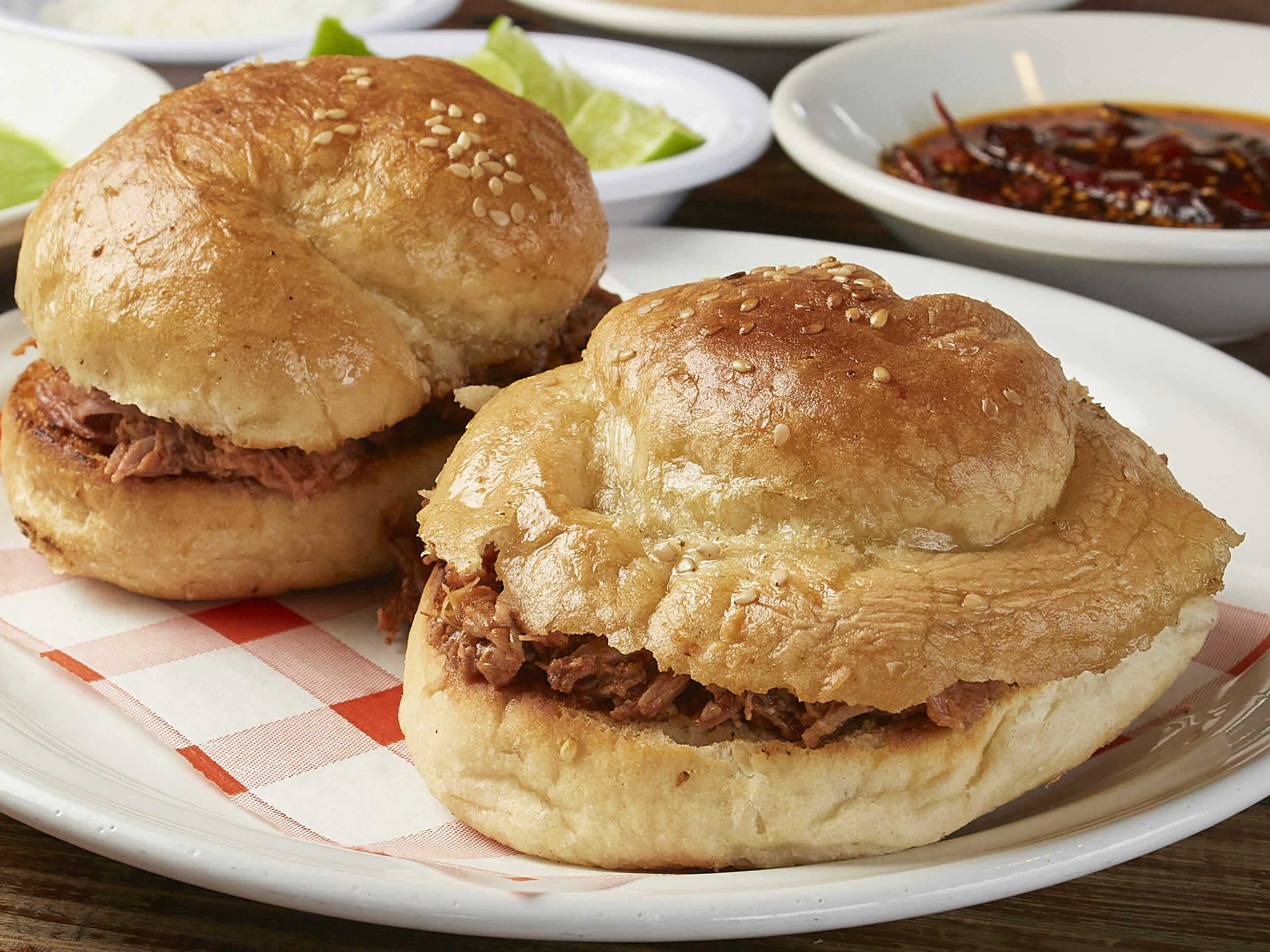 2 Cemitas de Birria de Res Mas Caldo