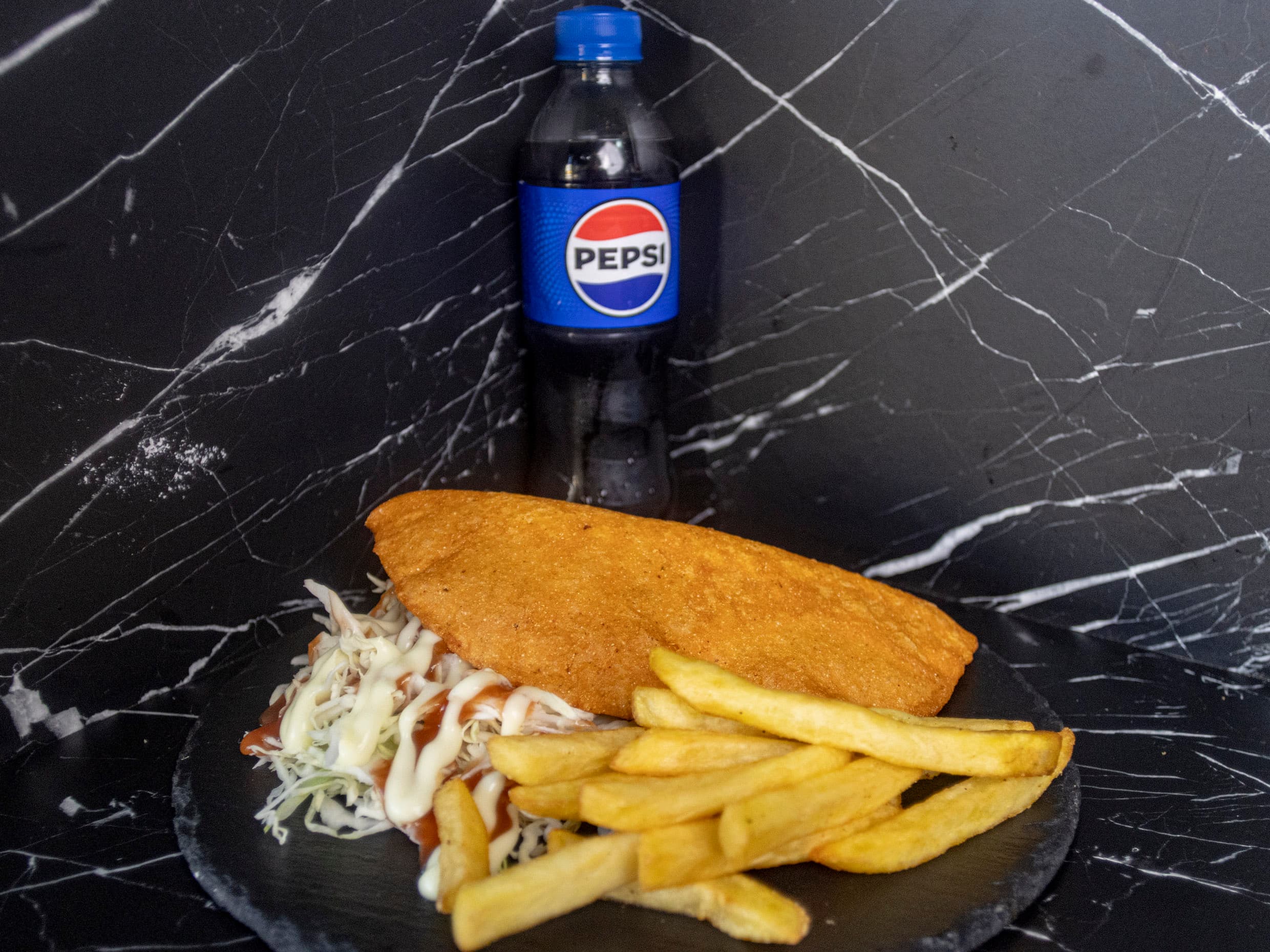 Empanada + Papas Fritas + Gaseosa 355 ml