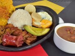 Combo-Bandeja Paisa+1/2 Pollo + Bebida+Acompañante