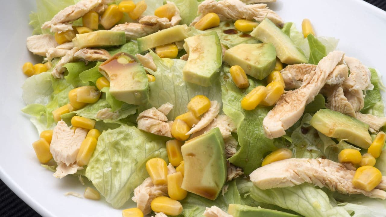 Ensalada de Aguacate Con Pollo o Atún