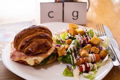 Croissant de Queso con Jamón