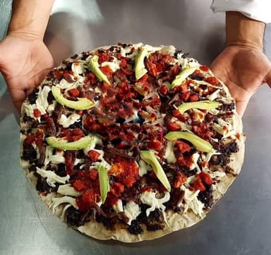 Tlayuda Super Oaxaqueña