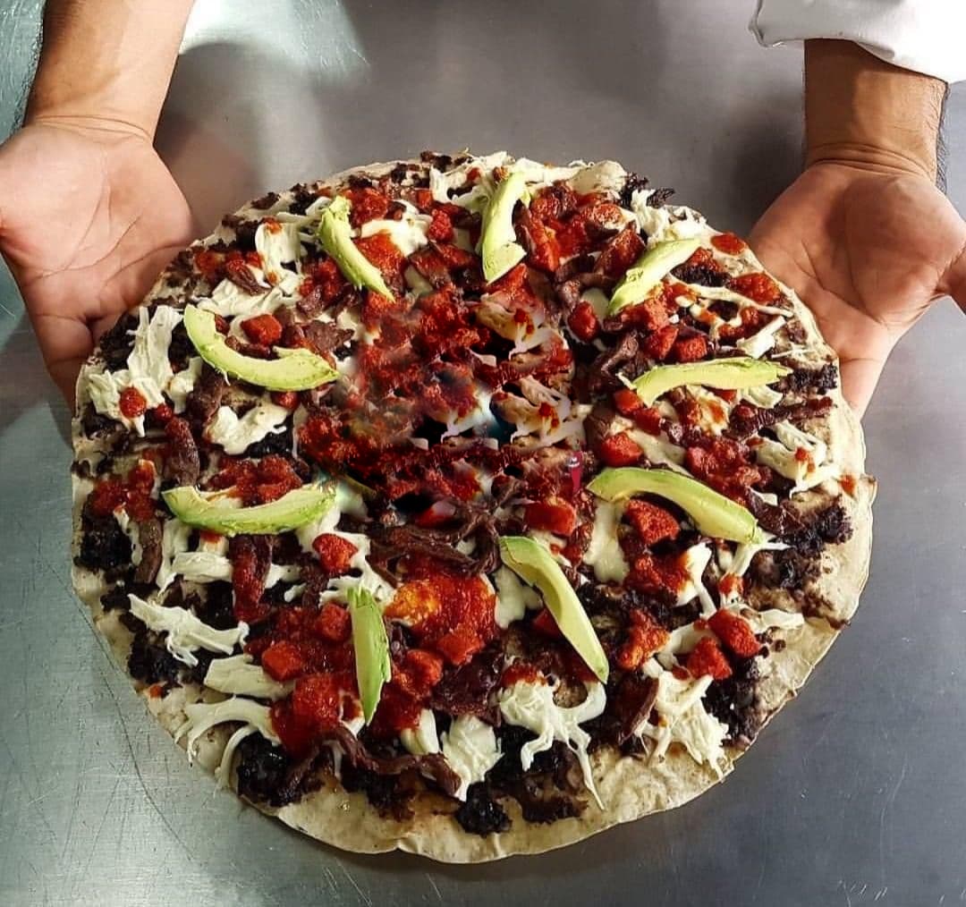 Tlayuda Super Oaxaqueña