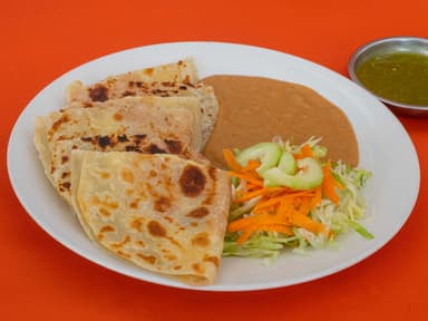 2 Ord Quesadillas Harina + 2 Aguas Frescas del día
