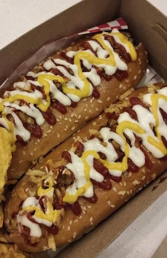 2 hot dog super especiales + 2 gaseosas