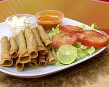 Flautas de Pollo Preparadas (8 pzas)