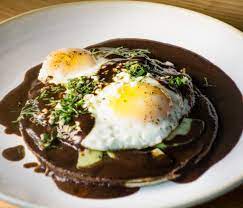 Huevos con Mole