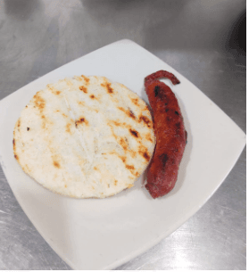 Chorizo de Cerdo con Arepa Grande