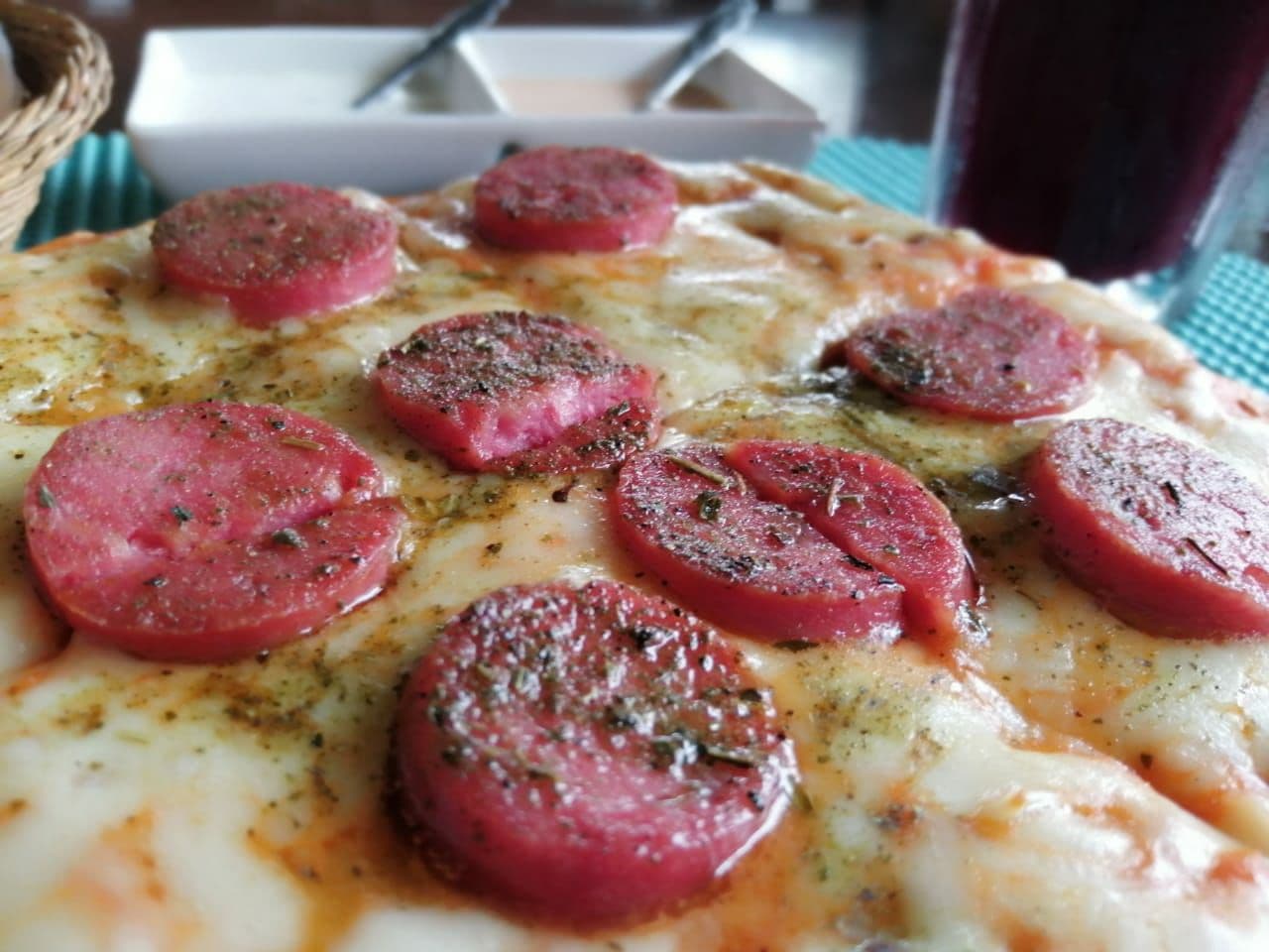 Pizza Americana Familiar, Panes al Ajo y Gaseosa
