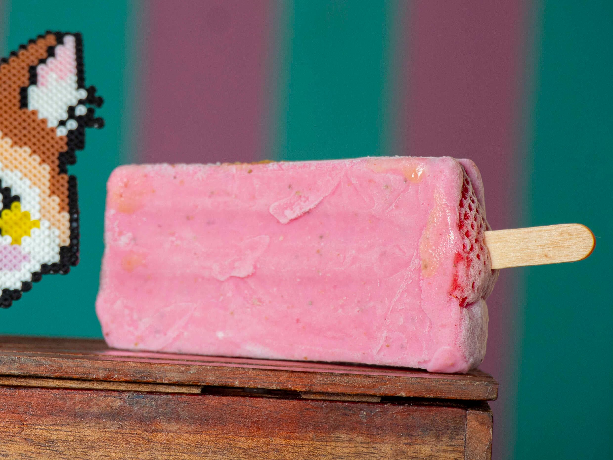 Paleta de Fresa de Leche