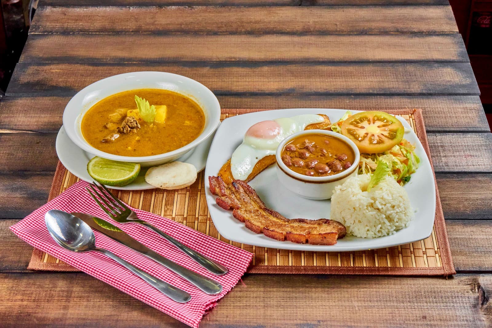 Bandeja con Chicharrón