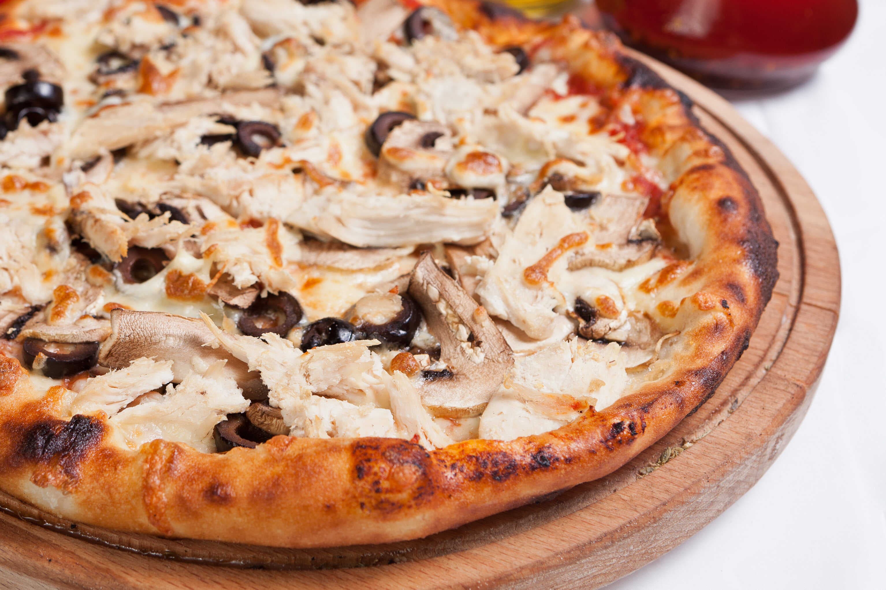 Pizza Mediana Pollo Champiñón