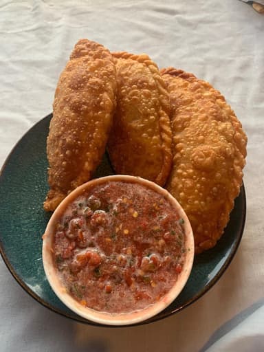 Empandas de Carne Deshebrada