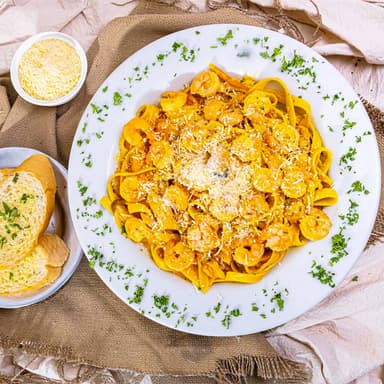 Pastas con Pollo y Camarones