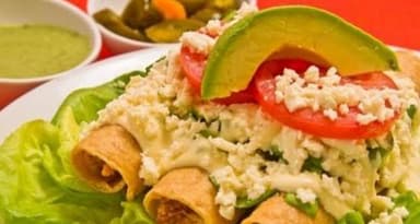 Tacos Dorados de Pollo