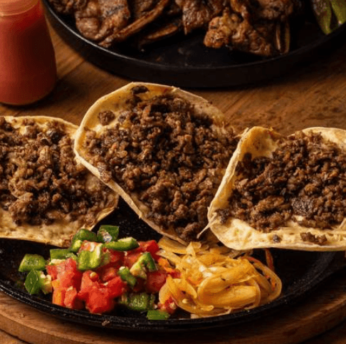 Bomba con Carne