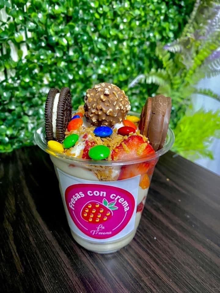 Fresas con CremaEspecial Ferrero ChicasVaso 10oz
