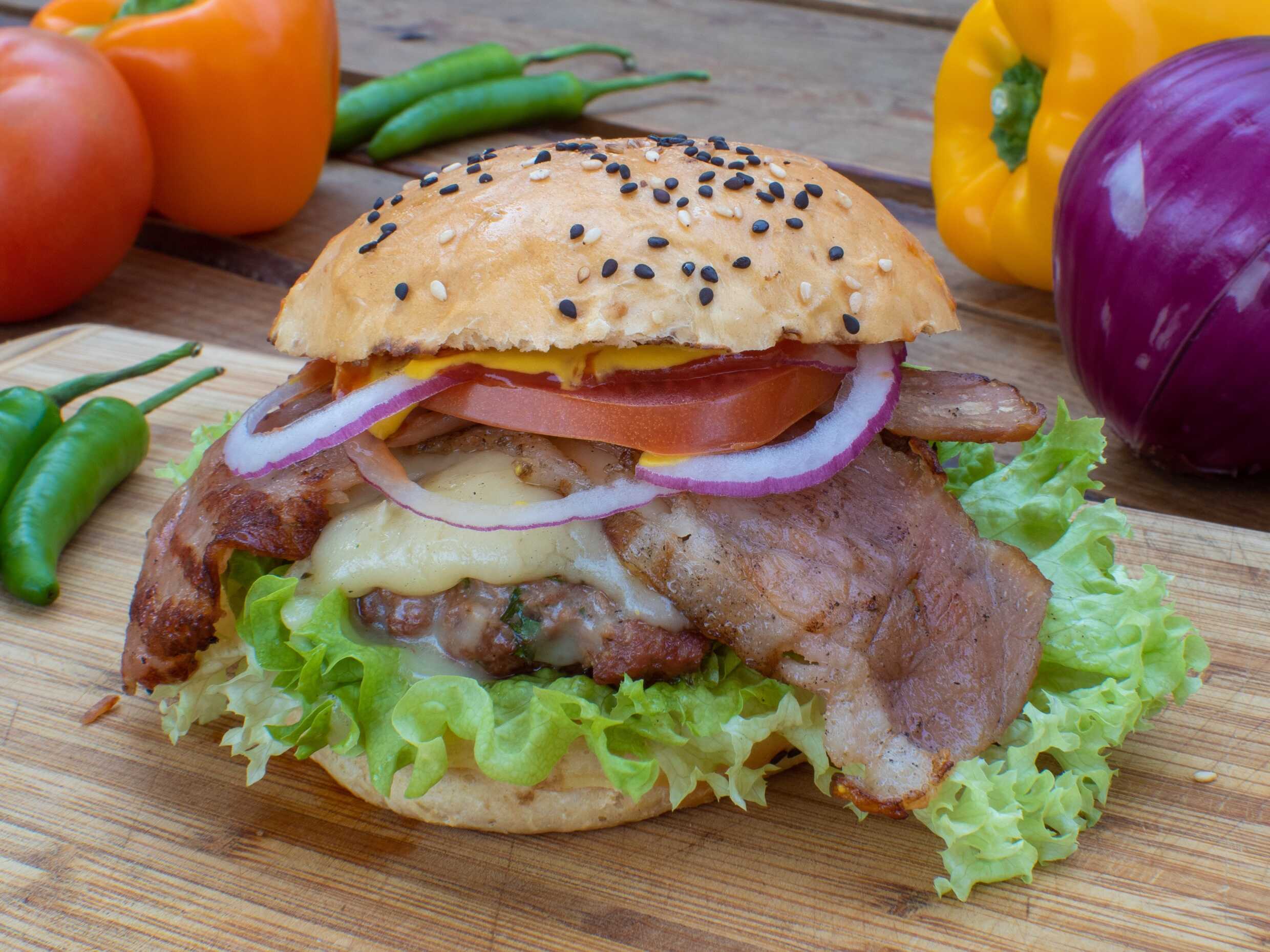 Hamburguesa Trad. + Papas a la francesa + Refresco