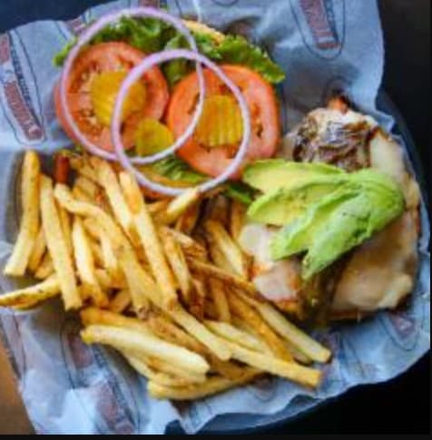 Lunch Menú Southwest Chicken Sandwich + Papas