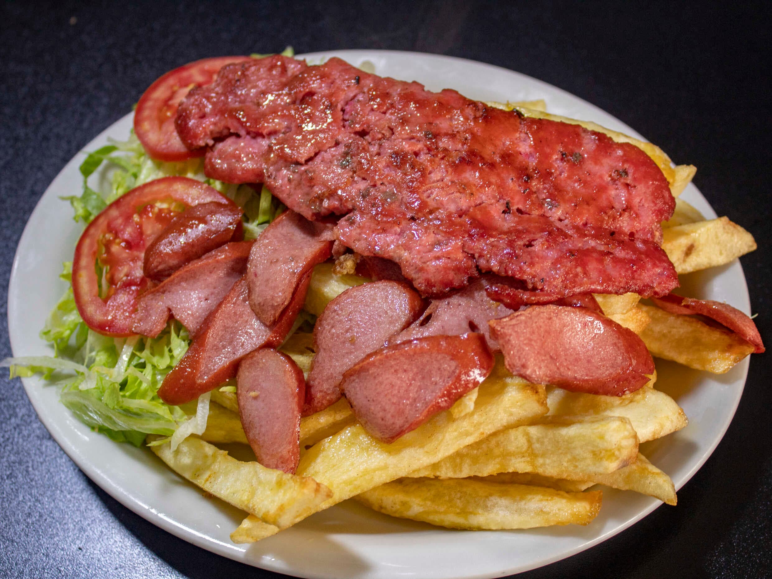 Salchipapa con Chorizo