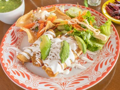 Caldo Tlalpeño +  Bebida 20% off