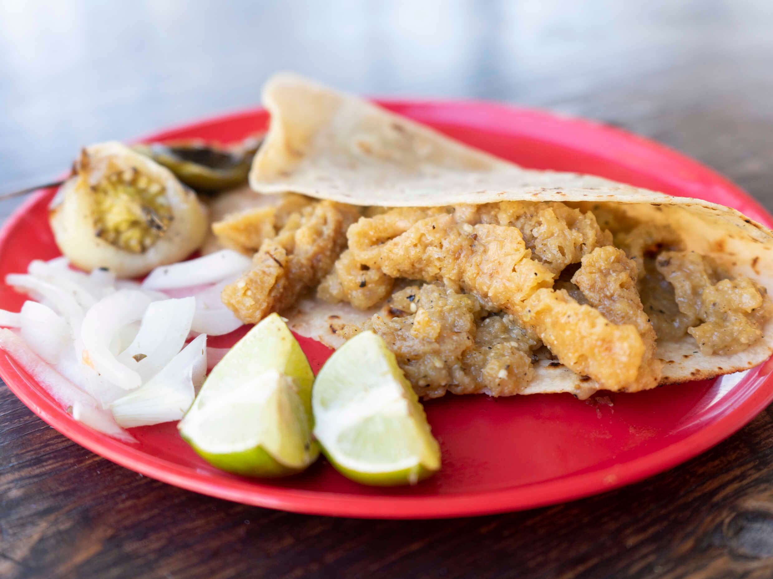 Taco de Chicharrón en Salsa Verde