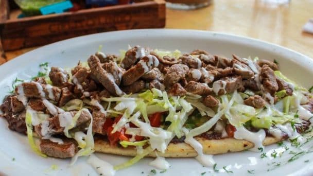 Queso con Costilla