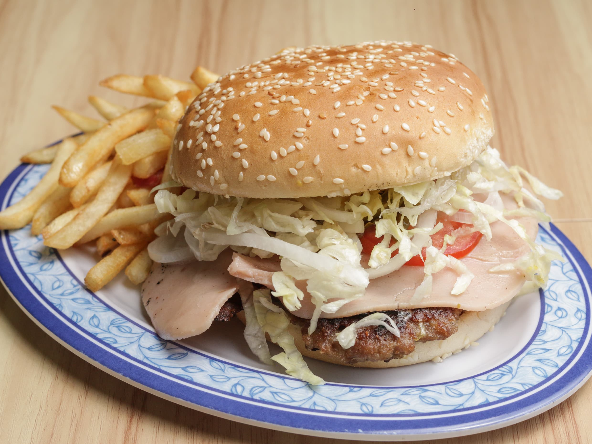 Hamburguesa de Res + Papas a la Francesa