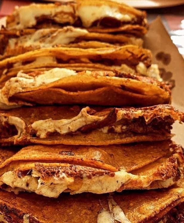 Quesadilla de Birria Doradita