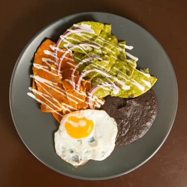 Chilaquiles con Huevos