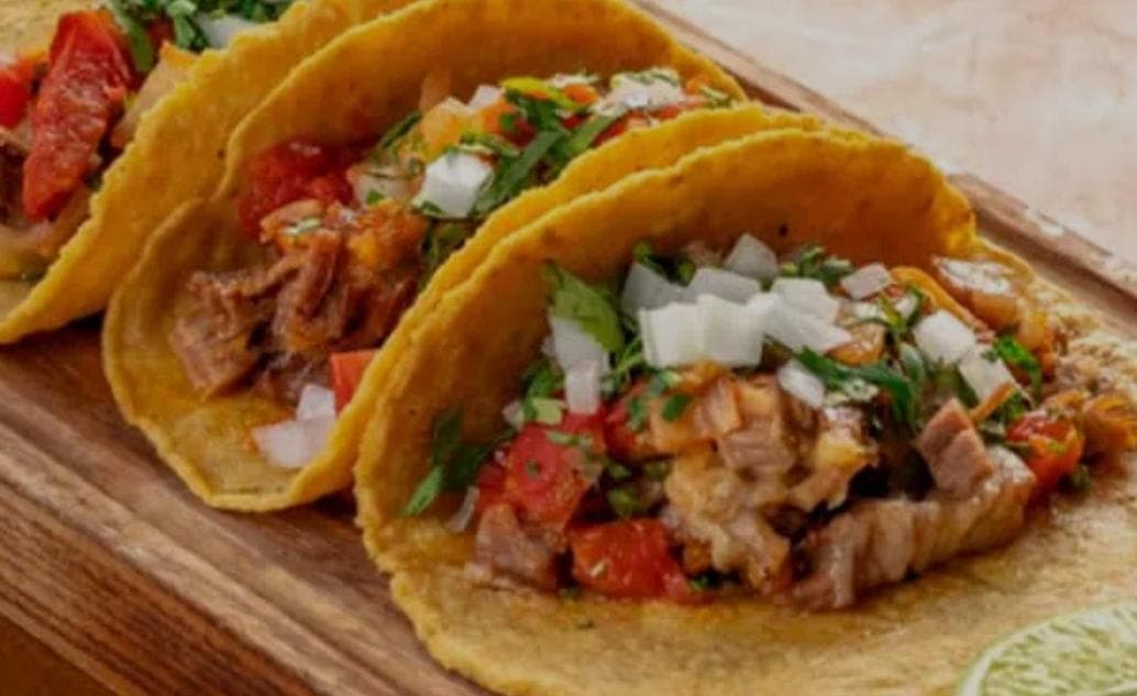 3 Tacos de Bistec y 1 Refresco o Boing