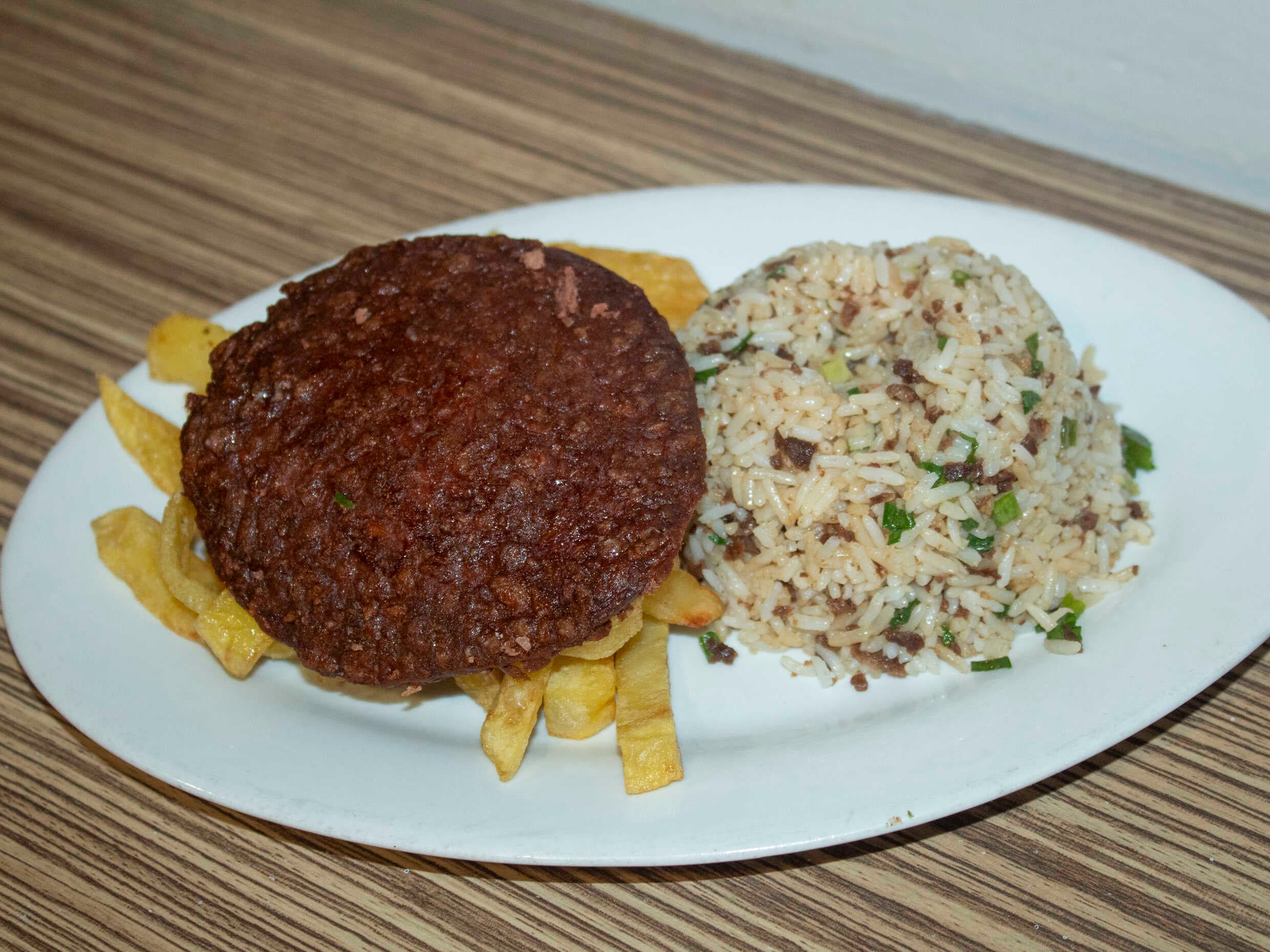 Mostrito con Papas Fritas