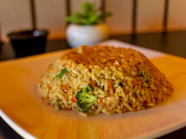 Arroz Yakimeshi Mixto Res y Pollo