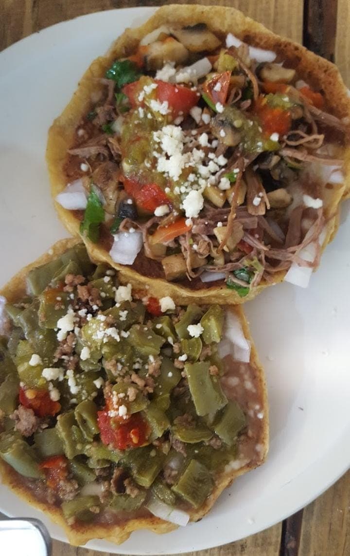 Sopes con Guisado
