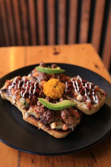 Molletes Salados