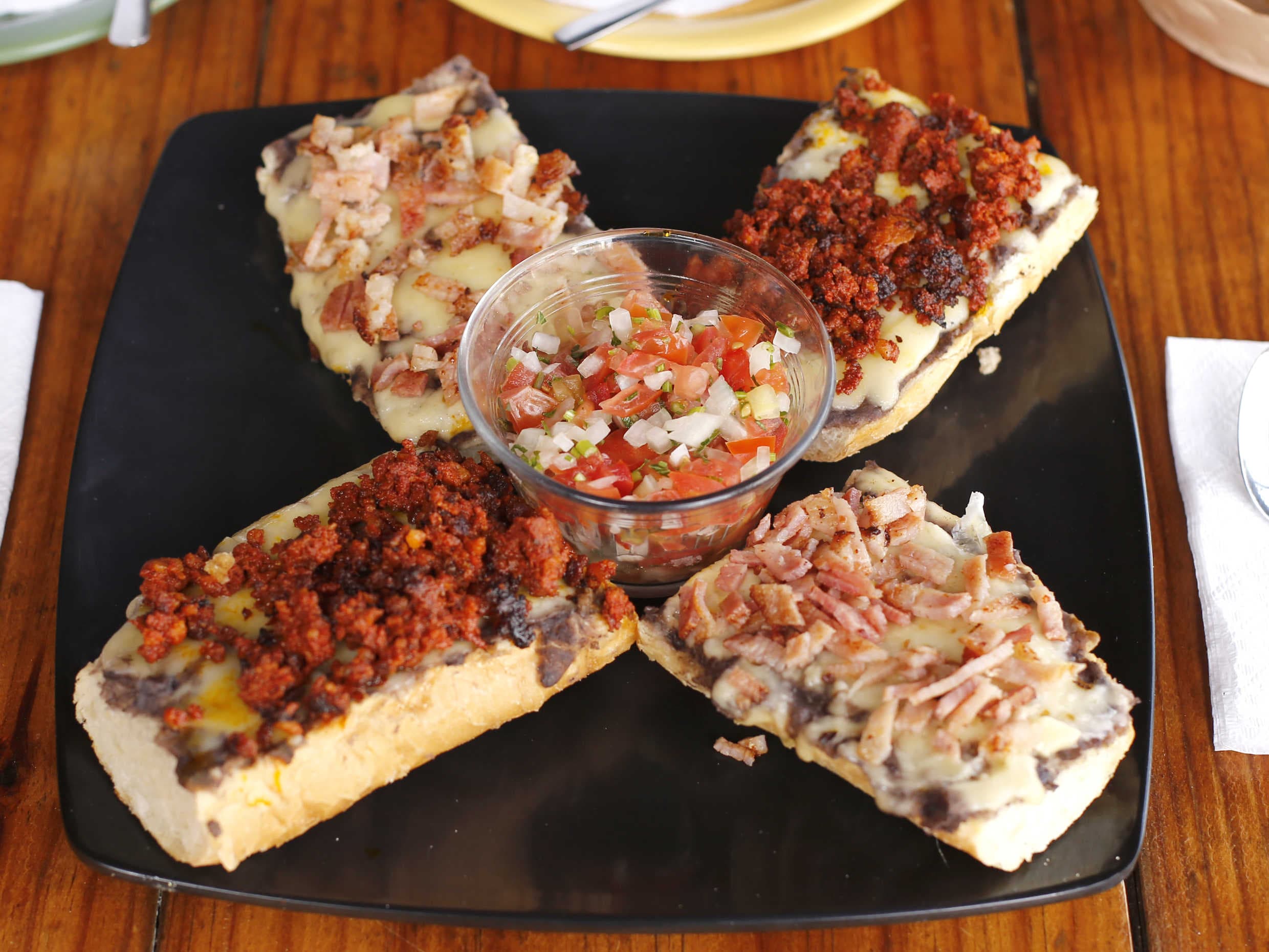 Molletes de Jamón