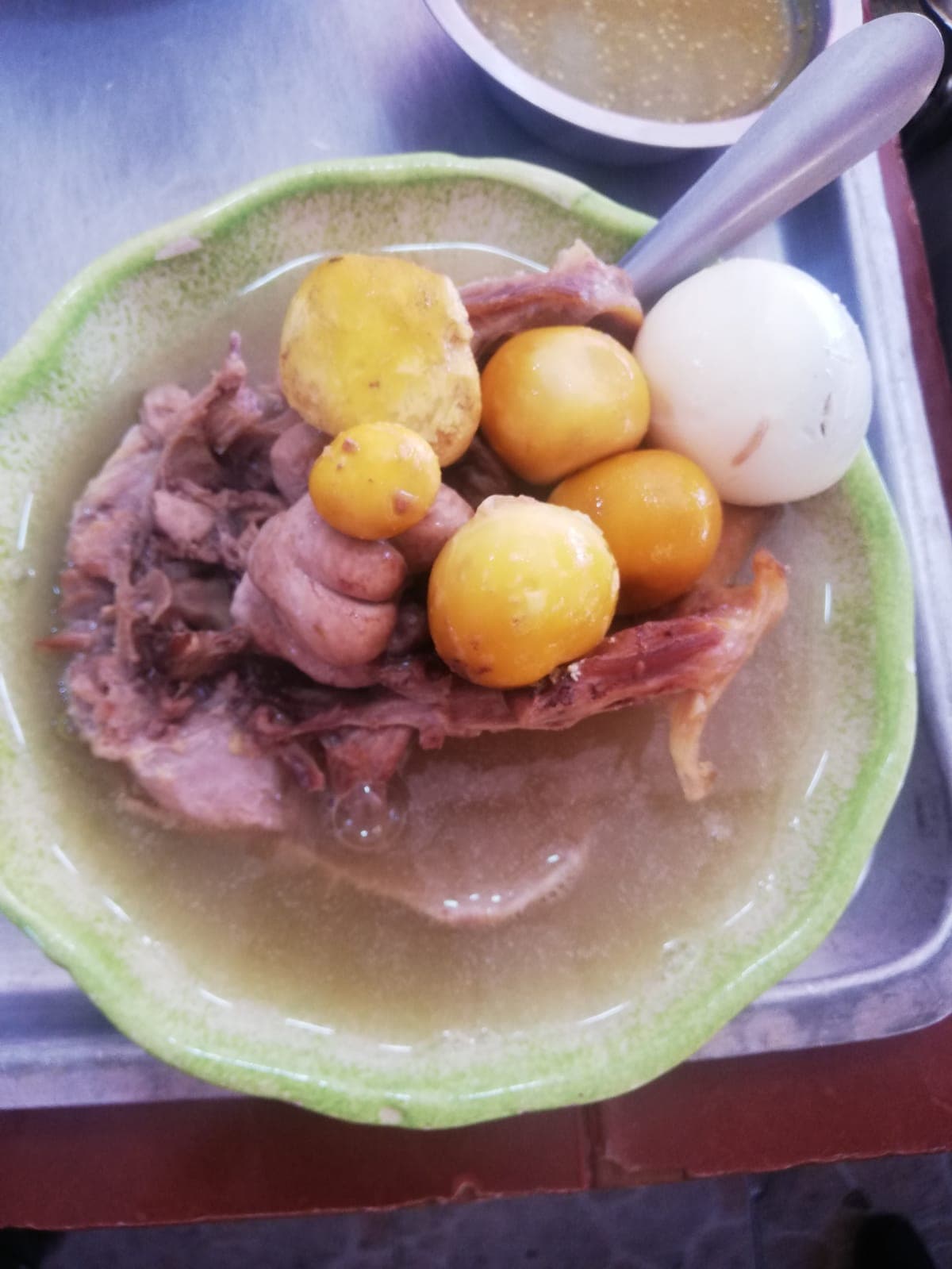 Desayuno de Caldo con Huevera