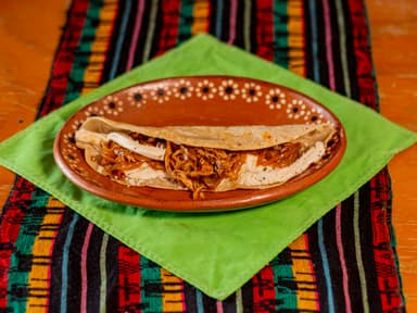 Quesadilla de Tinga de Puerco
