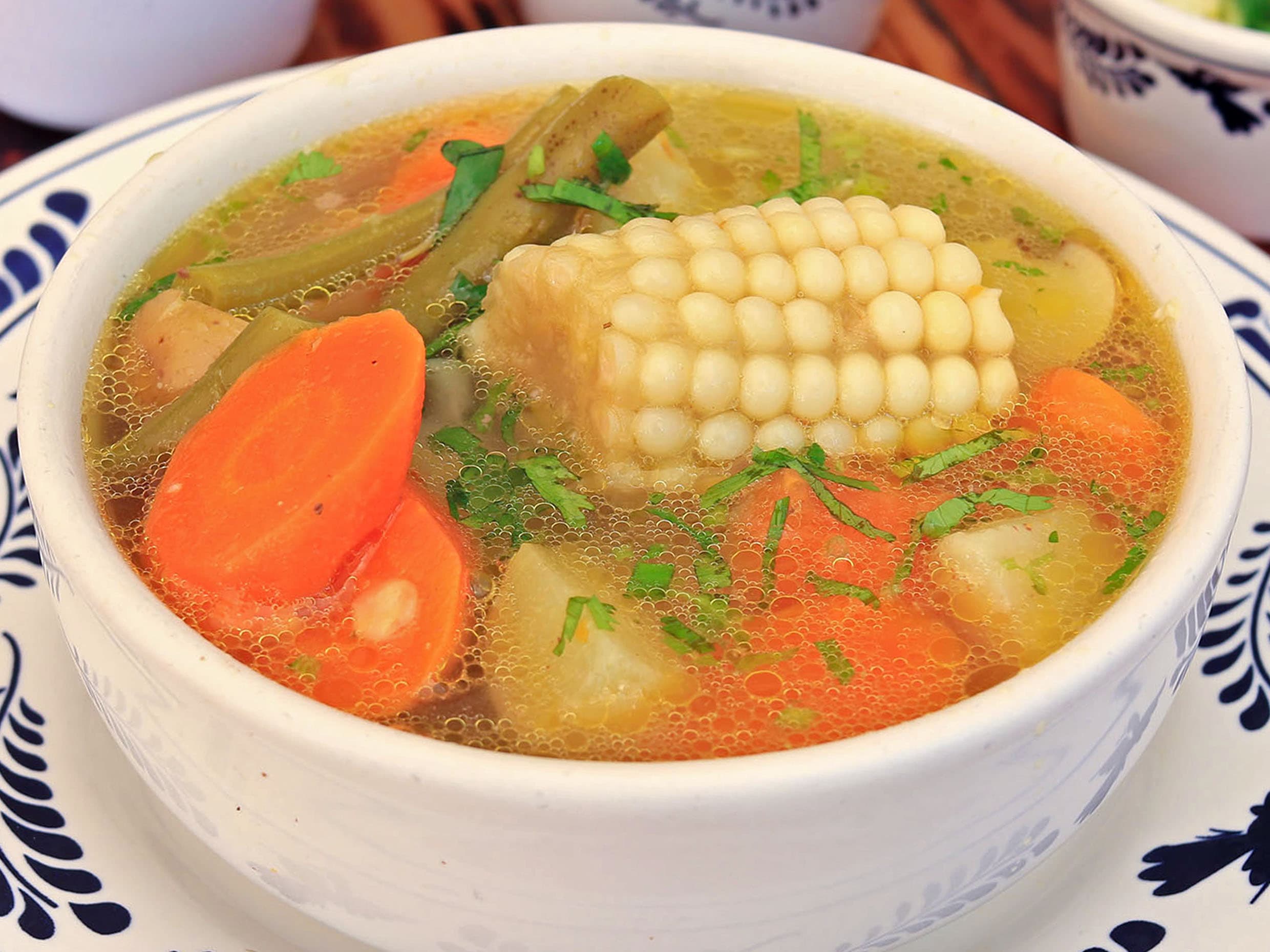 Caldo de Pollo de la Abuela Clásico