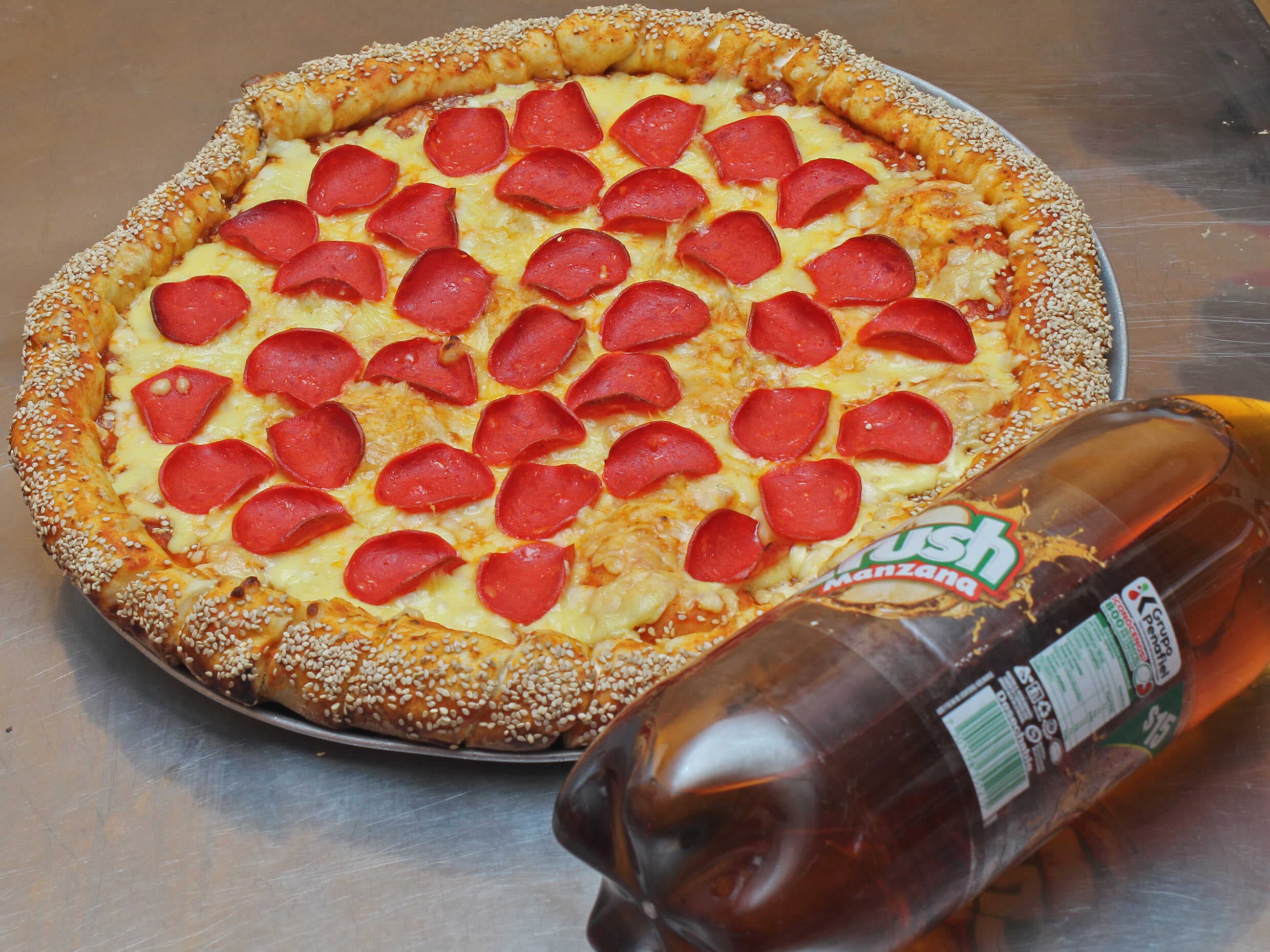 Pizza Jumbo con Orilla de Queso