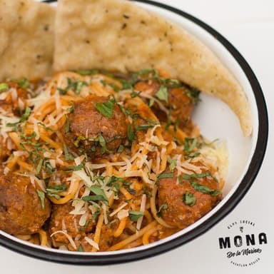 Spaghetti con Albóndigas
