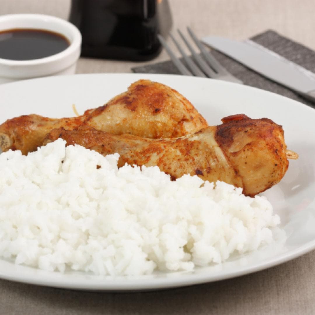 1/2 Arroz Blanco con Pollo.