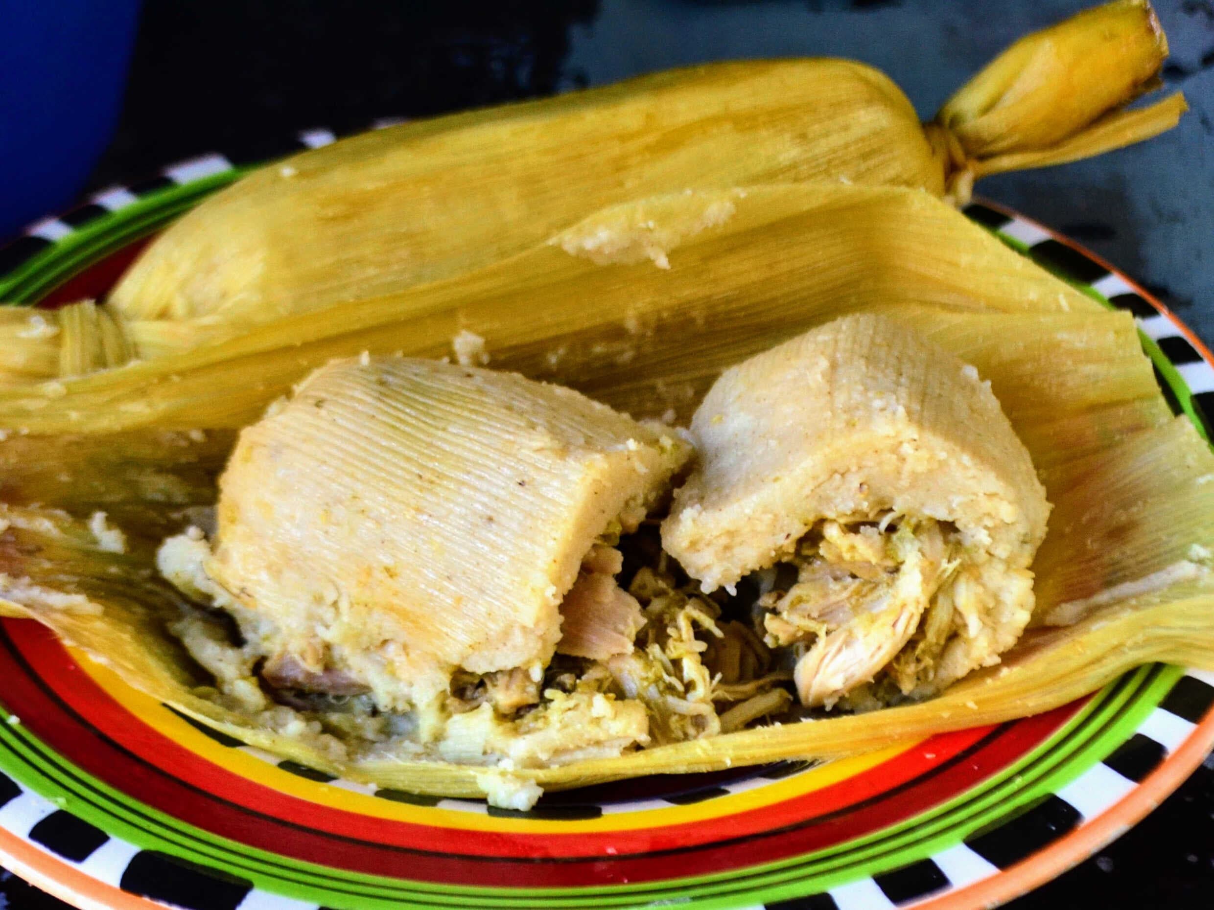 TAMAL DE POLLO EN SALSA VERDE