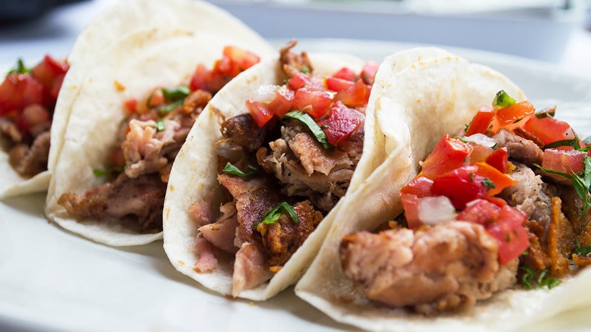 Combo tacos de lechón + agua de sabor