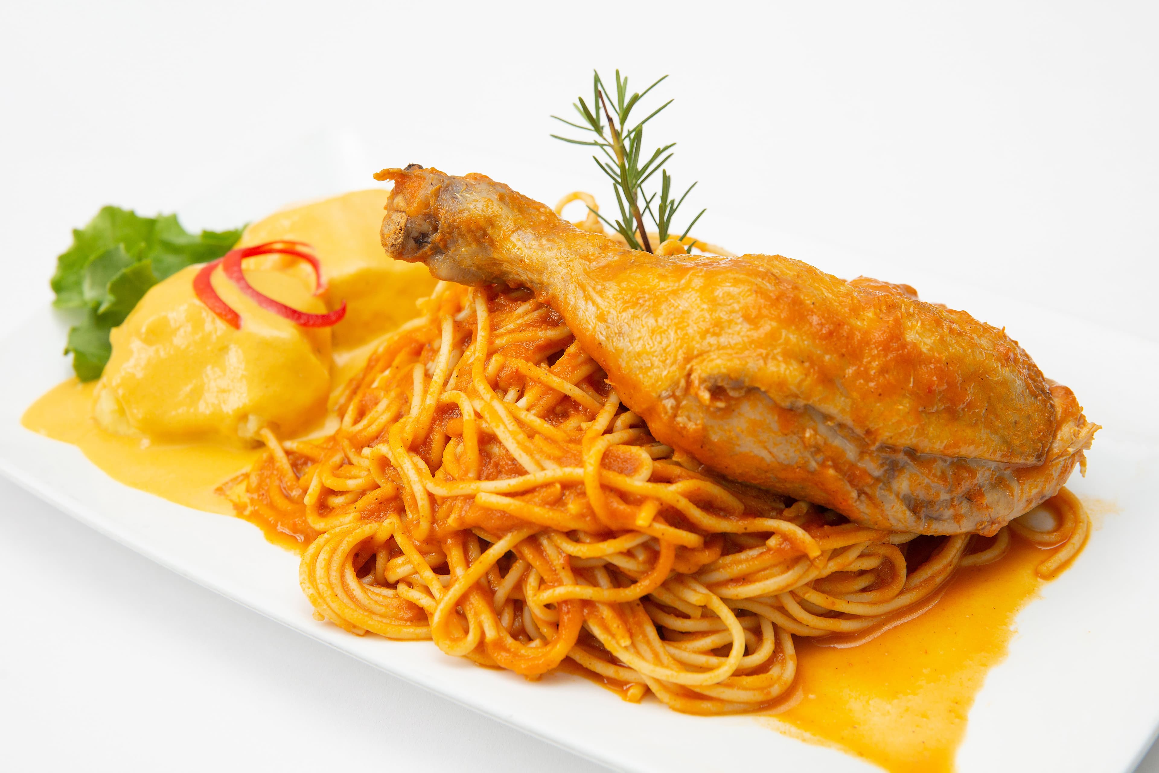 Tallarines Rojos con Pollo