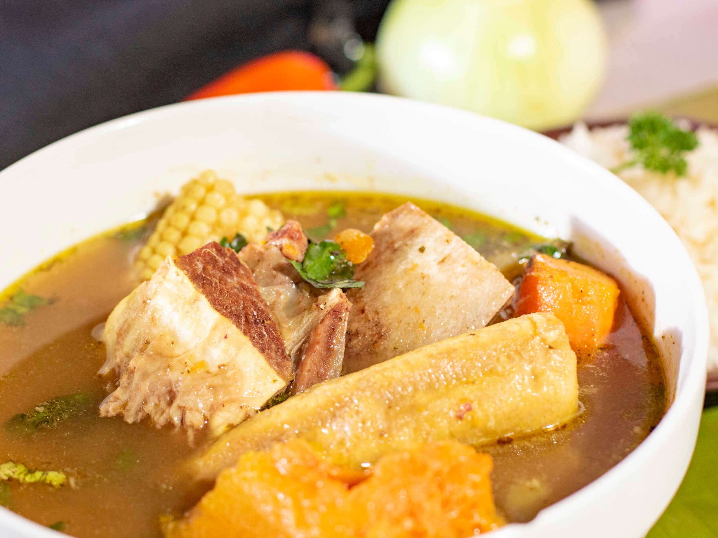 Olla de Carne + Chifrijo